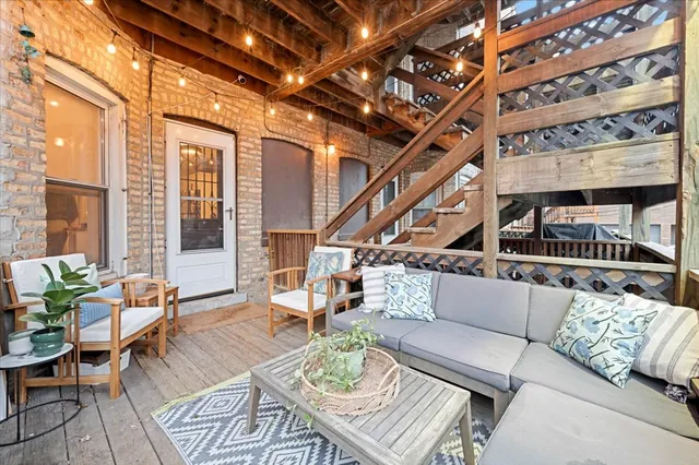 $3,300 | 1023 West Dakin Street, Unit 1W, Chicago, IL 60613