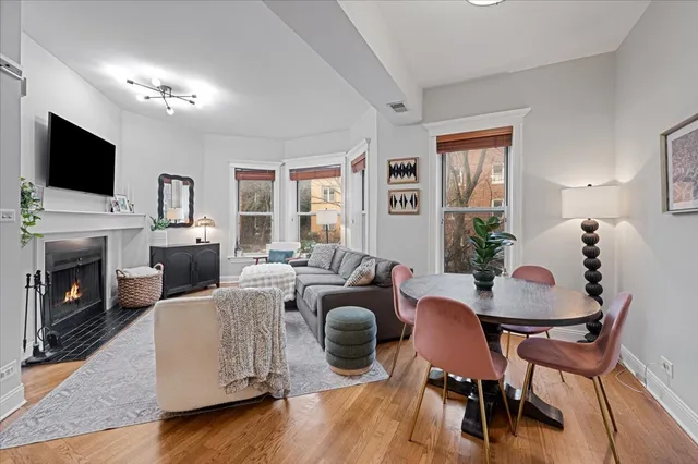 $3,300 | 1023 West Dakin Street, Unit 1W, Chicago, IL 60613