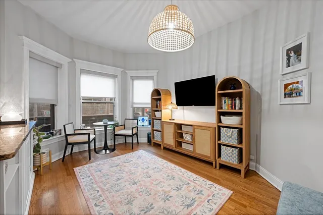 $3,300 | 1023 West Dakin Street, Unit 1W, Chicago, IL 60613