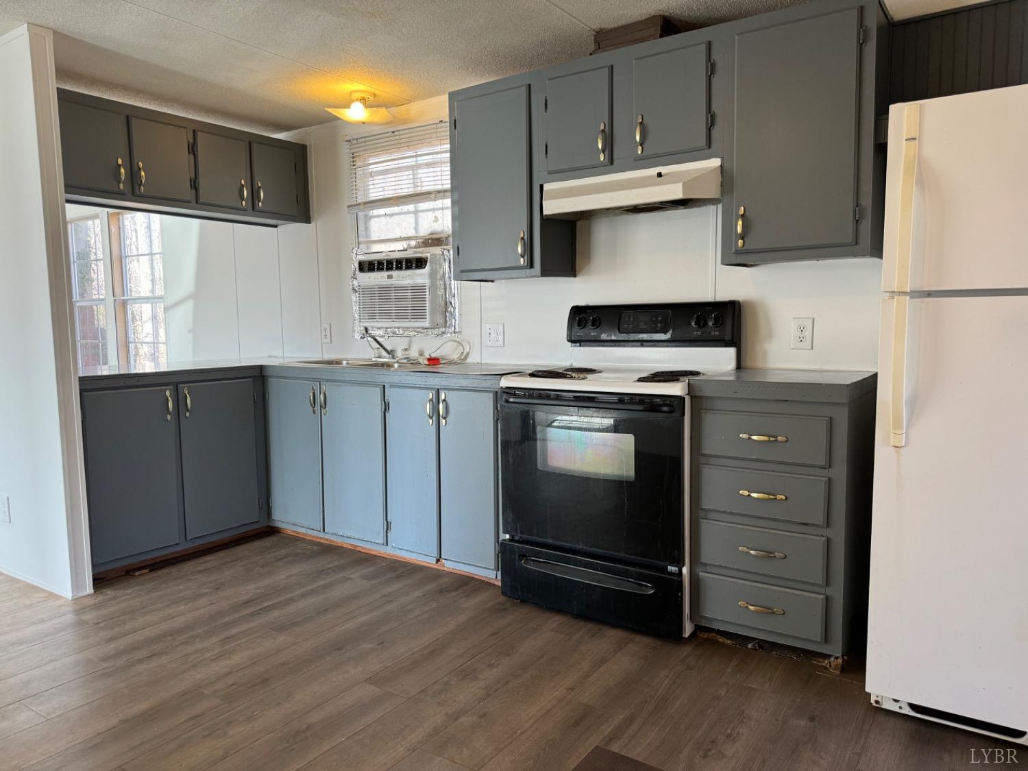 400 Pilot View Road Concord, VA 24538 - Photo 2 of 36 a kitchen with stainless steel appliances granite countertop a stove and a refrigerator