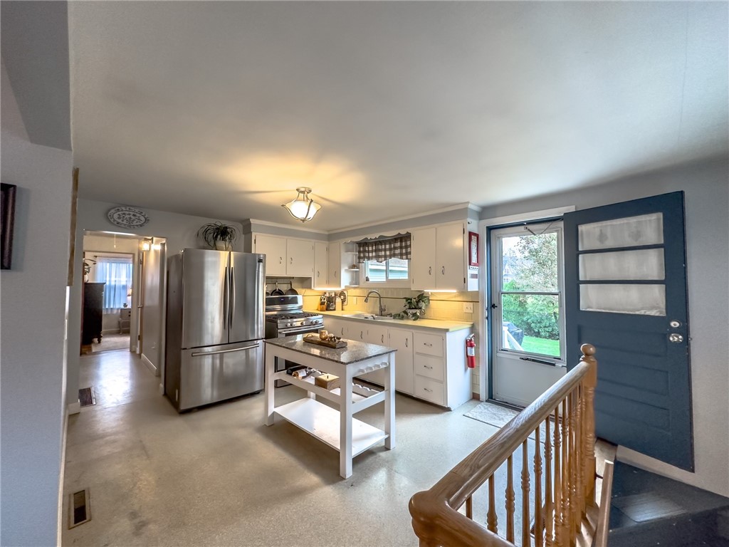 182 Roberta Avenue Woonsocket, RI 02895 - Photo 8 of 18 Gallery Image 8