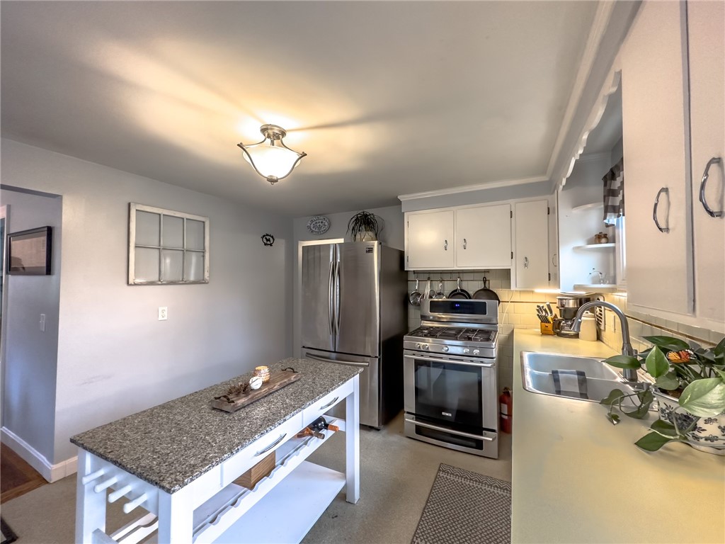 182 Roberta Avenue Woonsocket, RI 02895 - Photo 9 of 18 Gallery Image 9