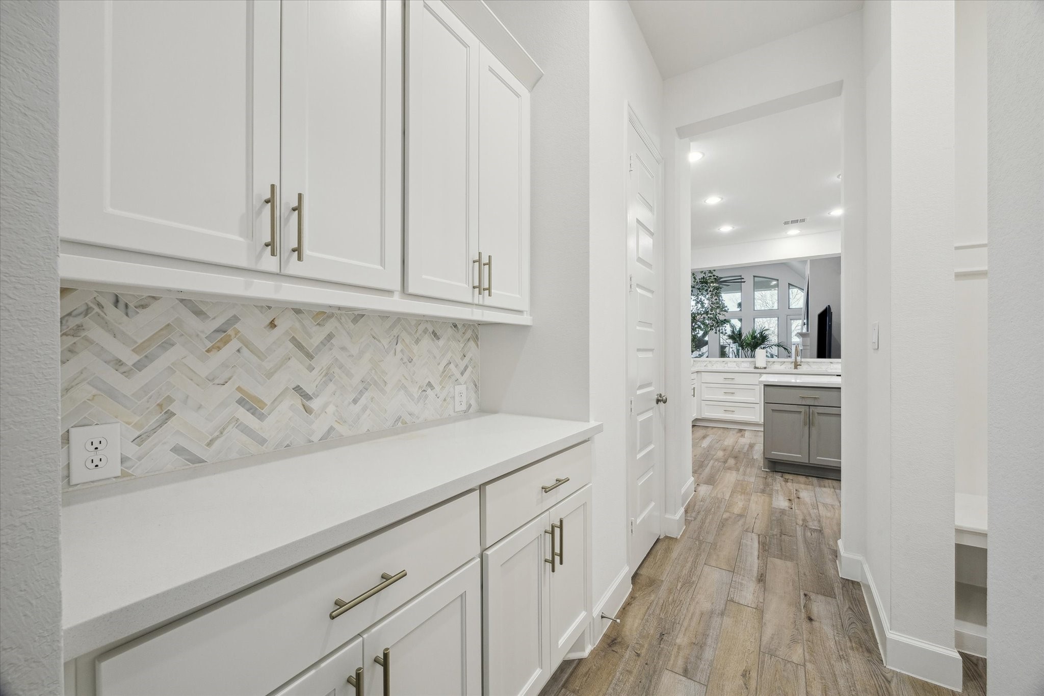 9823 Chapman Trail Manvel, TX 77578 - Photo 13 of 47 The butler's pantry connects the dining room and kitchen and also leads the way to a generous walk-in pantry.