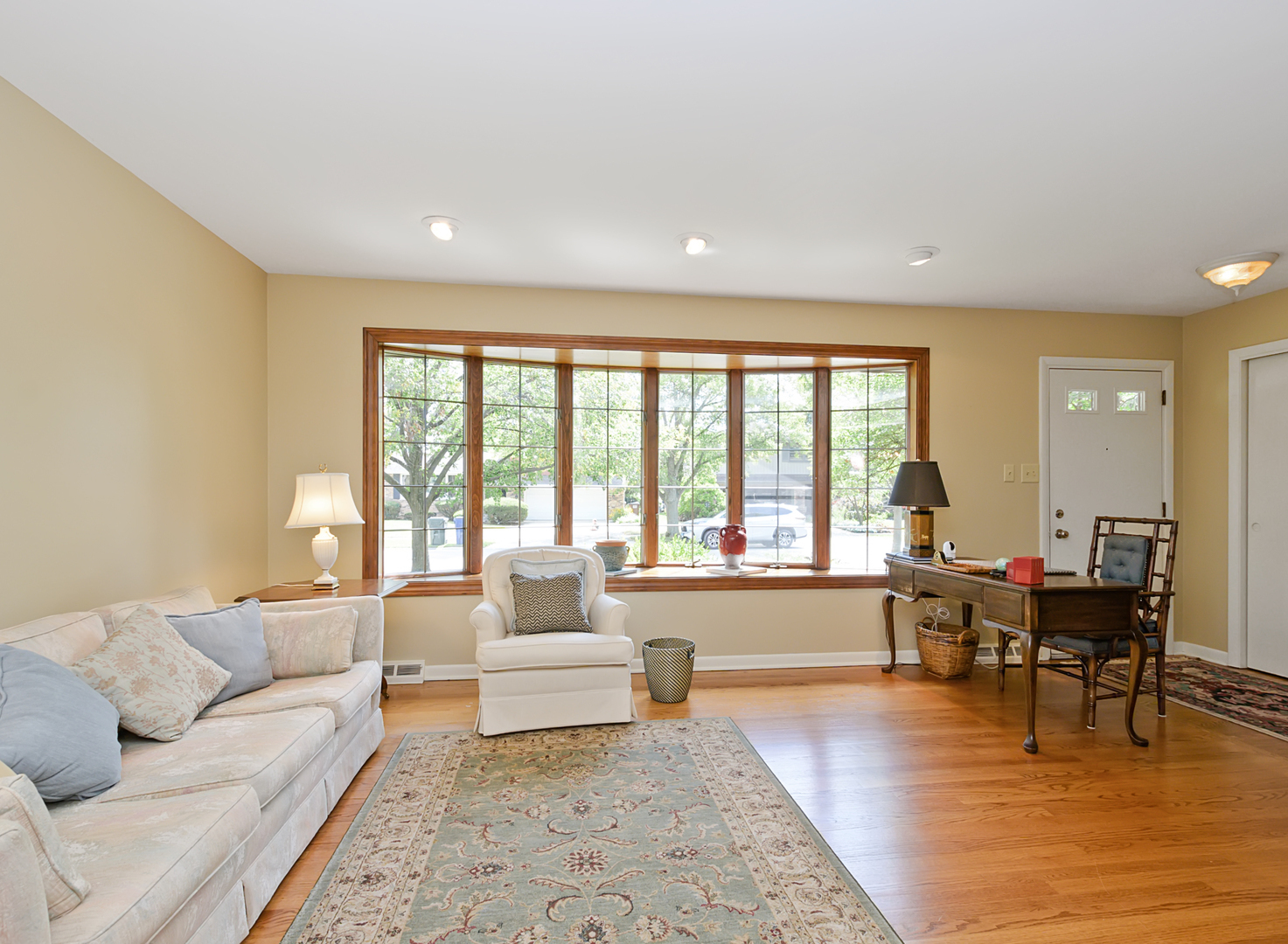 1248 Heather Road Homewood, IL 60430 - Photo 3 of 27 Gallery Image 3