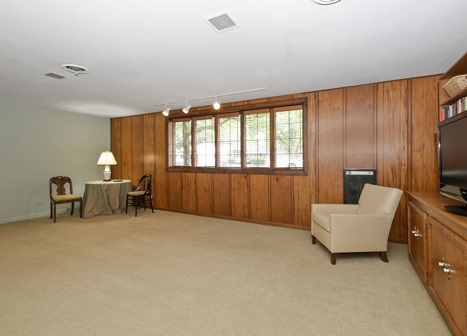1248 Heather Road Homewood, IL 60430 - Photo 8 of 27 Gallery Image 8