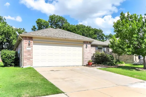 $2,150 | 1713 Megan Creek Drive, Little Elm, TX 75068