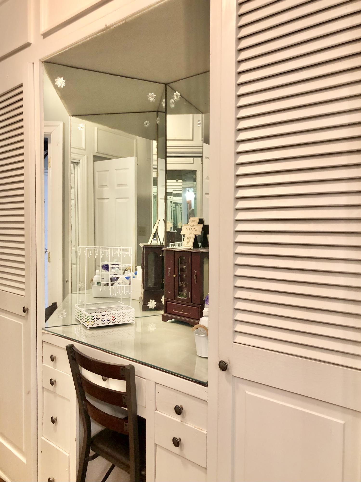 1306 Elfin Road Lookout Mountain, GA 30750 - Photo 12 of 17 Master Bathroom dressing area