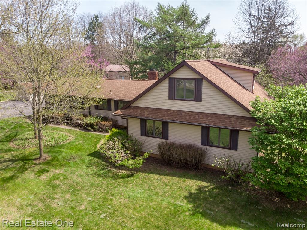 9050 Earhart Road South Lyon, MI 48178 - Photo 2 of 55