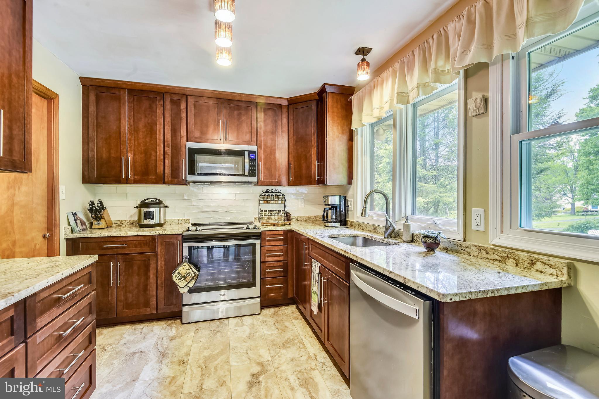 13216 Compton Road Clifton, VA 20124 - Photo 8 of 79 Interior - newly remodeled kitchen