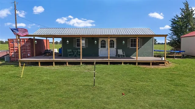 a view of a house with a backyard