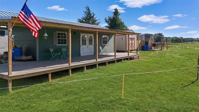 a view of a house with a backyard