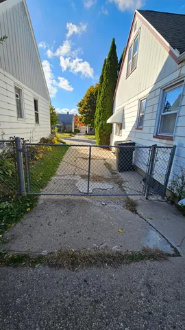 $215,000 | 2104 South 98th Street, West Allis, WI 53227