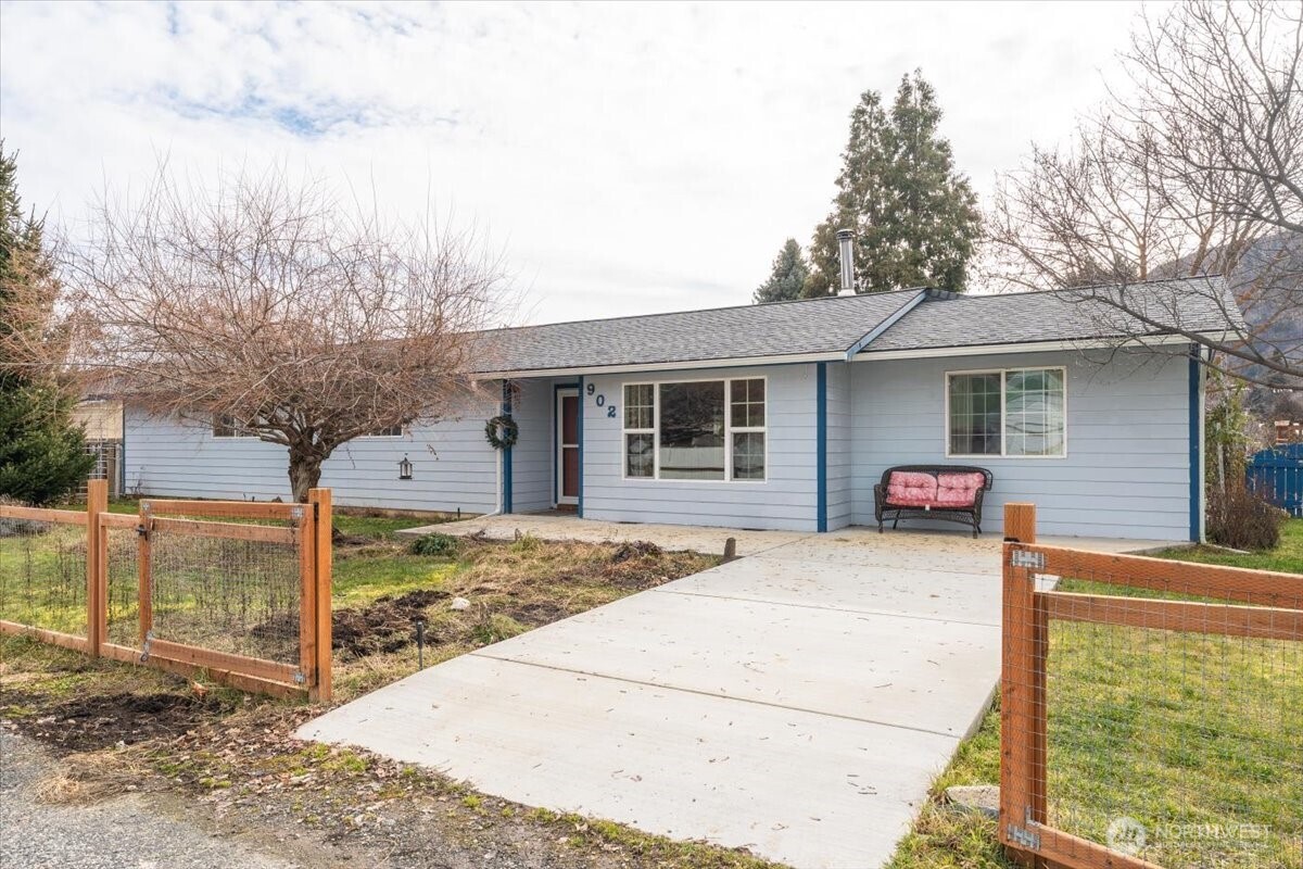 902 Ivy Avenue Cashmere, WA 98815 - Photo 3 of 32