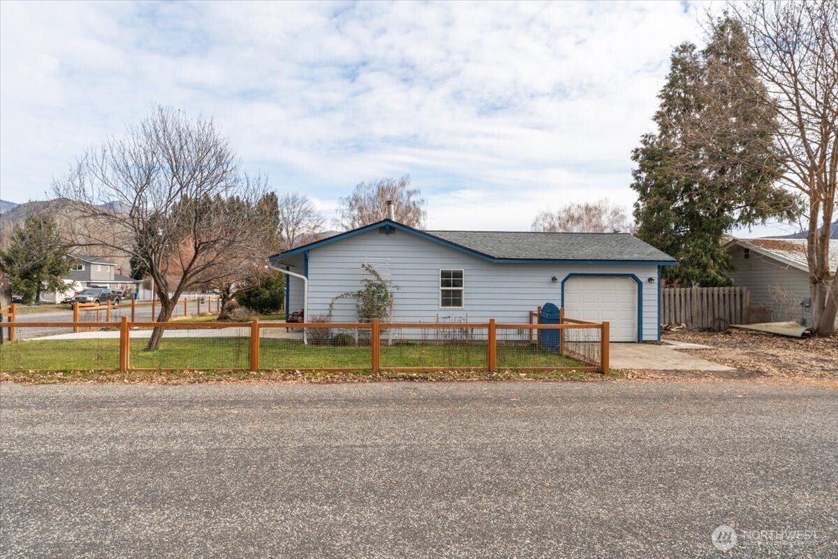 902 Ivy Avenue Cashmere, WA 98815 - Photo 4 of 32