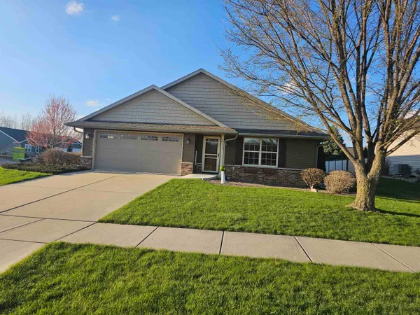 $449,900 | 4011 Huntington Avenue, Janesville, WI 53546