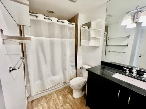 $2,675 | 300 South Biscayne Boulevard, Unit 2703, Miami, FL 33131