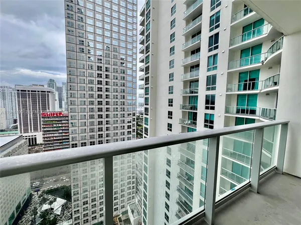 $2,675 | 300 South Biscayne Boulevard, Unit 2703, Miami, FL 33131