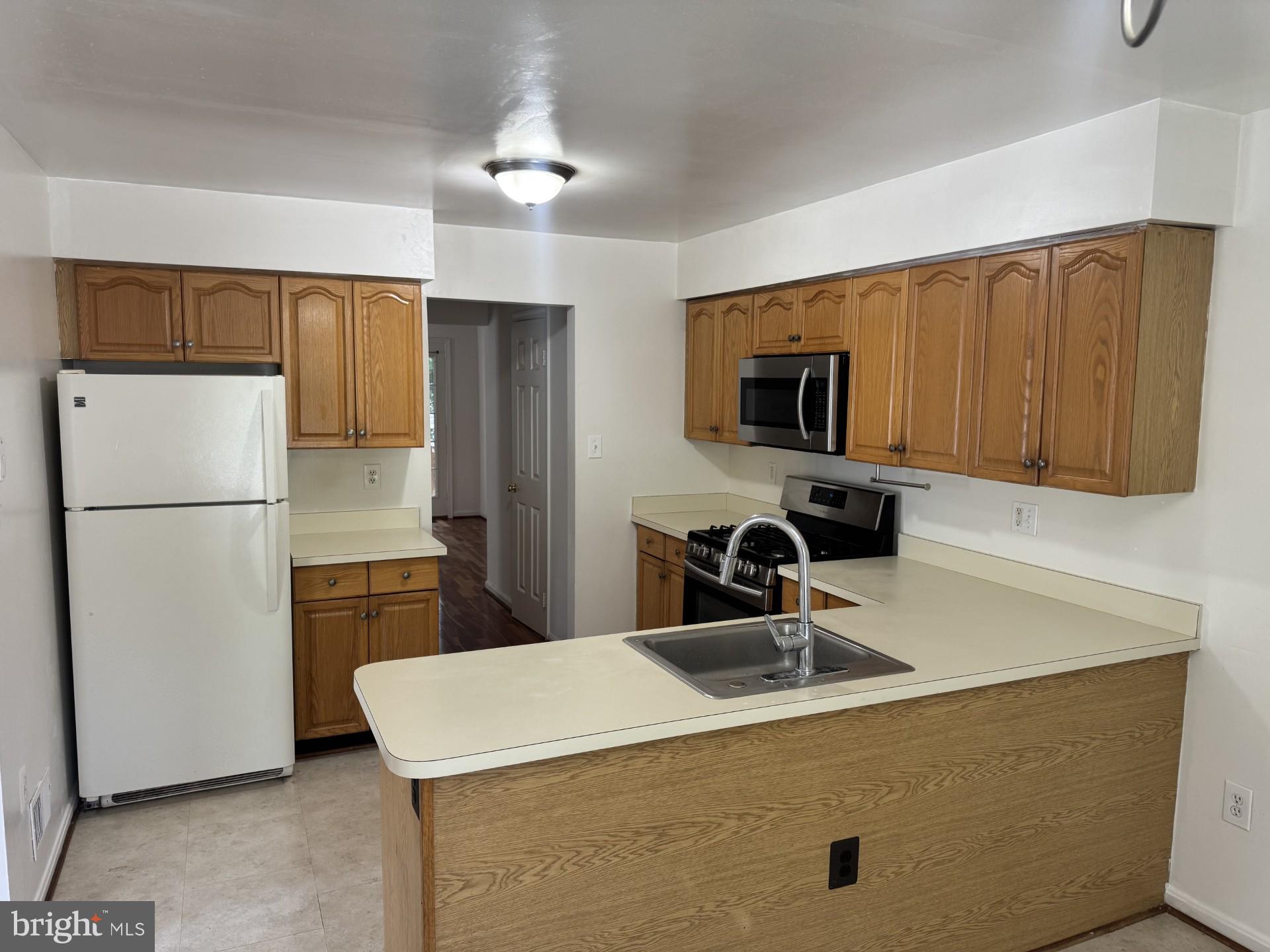 7261 Olde Lantern Way Springfield, VA 22152 - Photo 4 of 27 Gallery Image 4