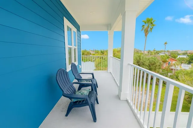 $3,300 | 13117 4th Street East, Madeira Beach, FL 33708