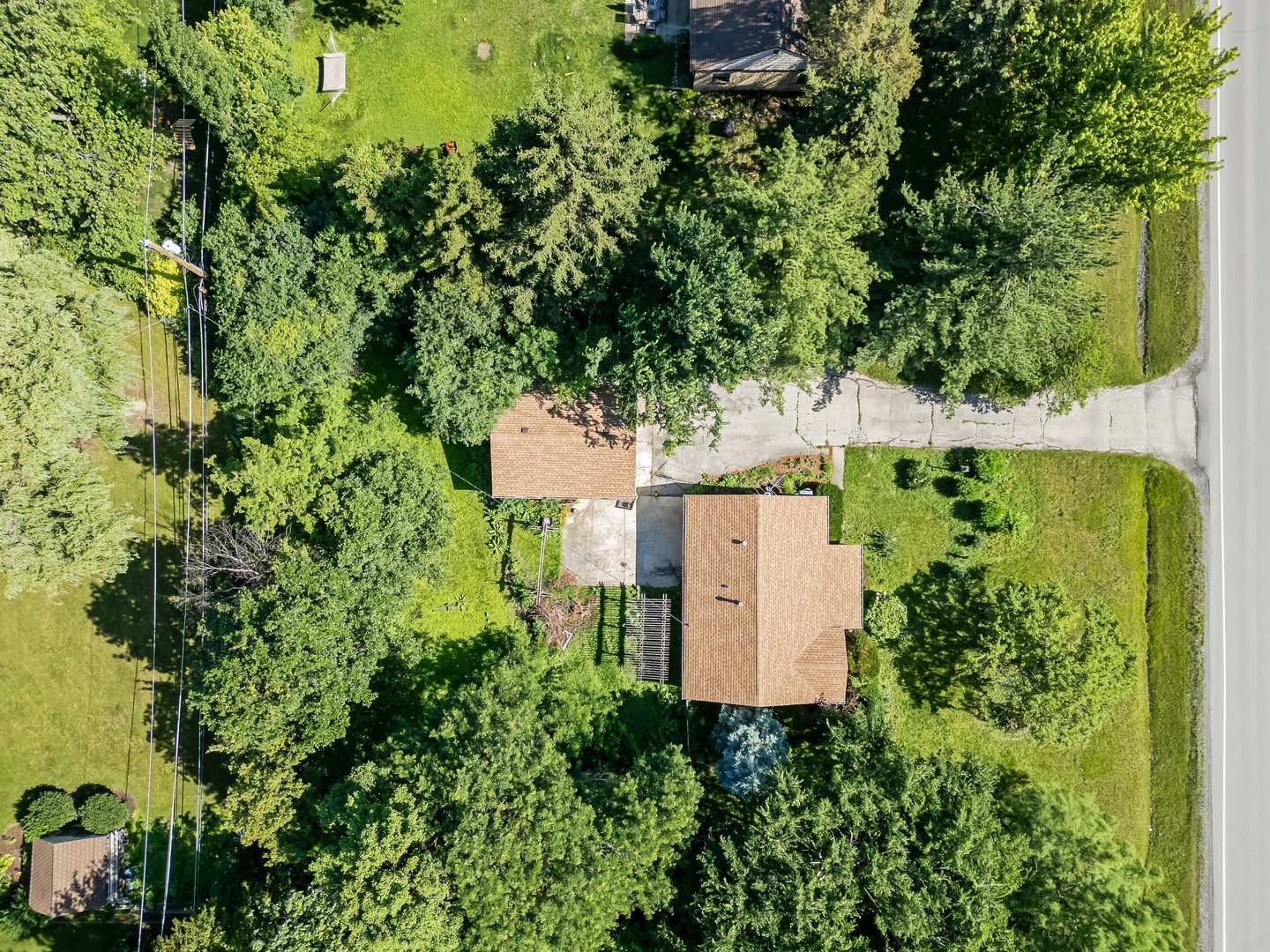 5736 Willow Springs Road La Grange Highlands, IL 60525 - Photo 4 of 14 an aerial view of a house with a yard
