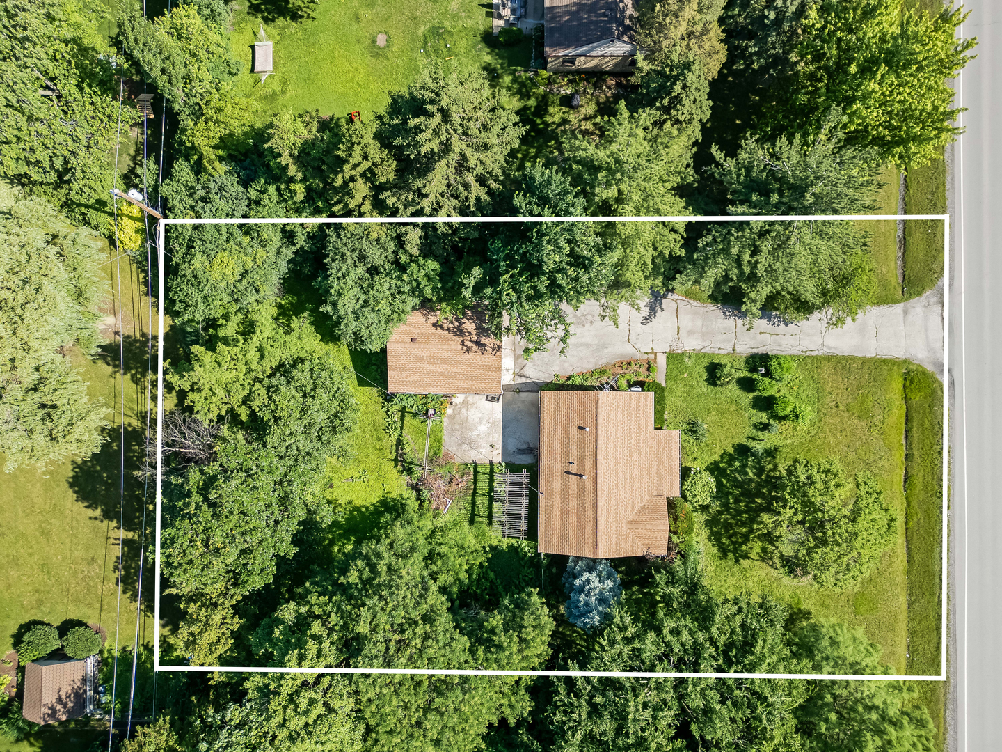 5736 Willow Springs Road La Grange Highlands, IL 60525 - Photo 5 of 14 an aerial view of a house