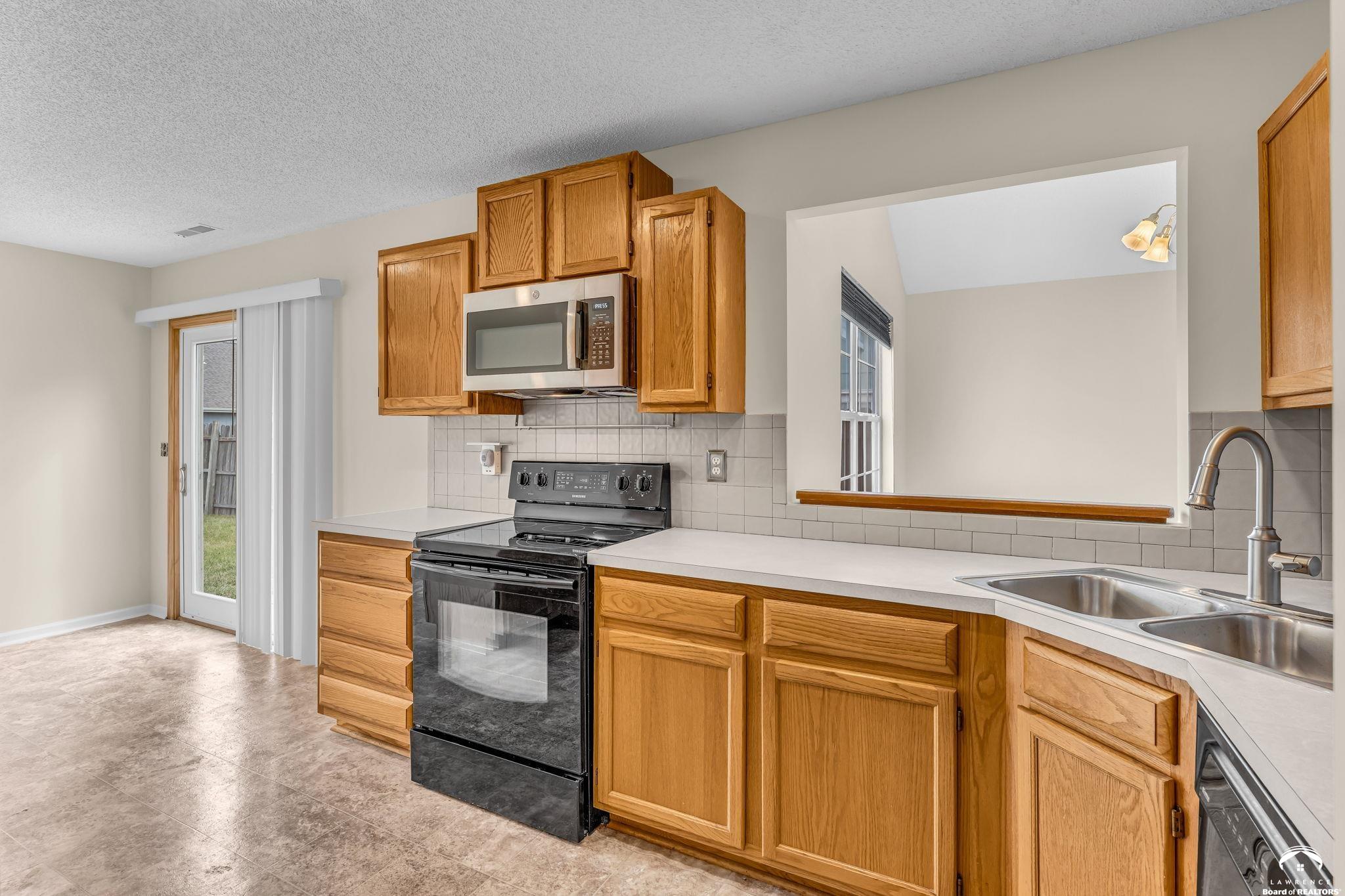 4840 Tempe Street Lawrence, KS 66047 - Photo 14 of 40