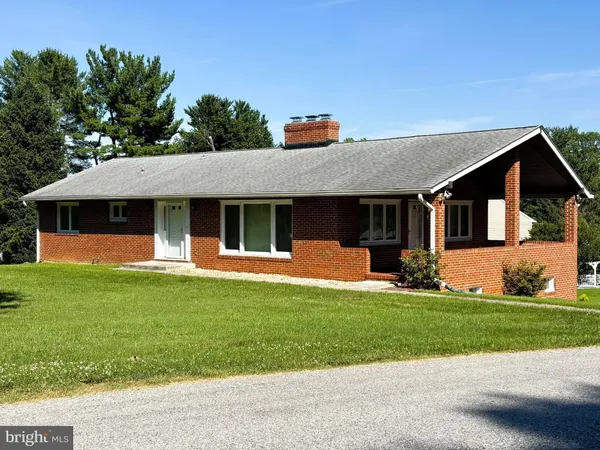 $635,000 | 2901 Chestnut Hill Drive, Ellicott City, MD 21043