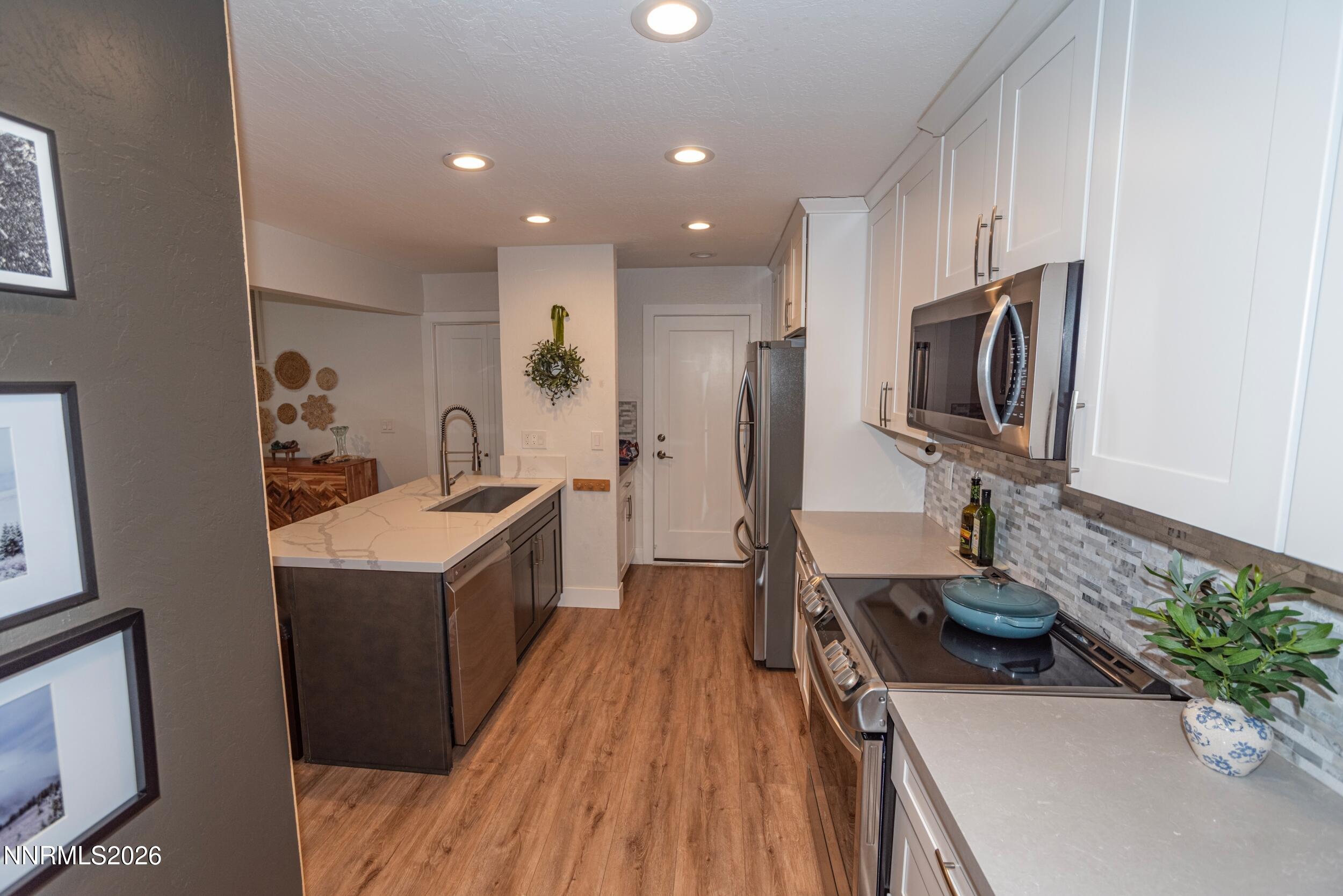 460 Shady Ln Court Reno, NV 89509 - Photo 13 of 51 13 - Kitchen I - 43144
