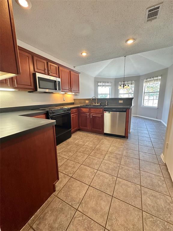 4905 Spur Ridge Court Fort Worth, TX 76244 - Photo 5 of 20