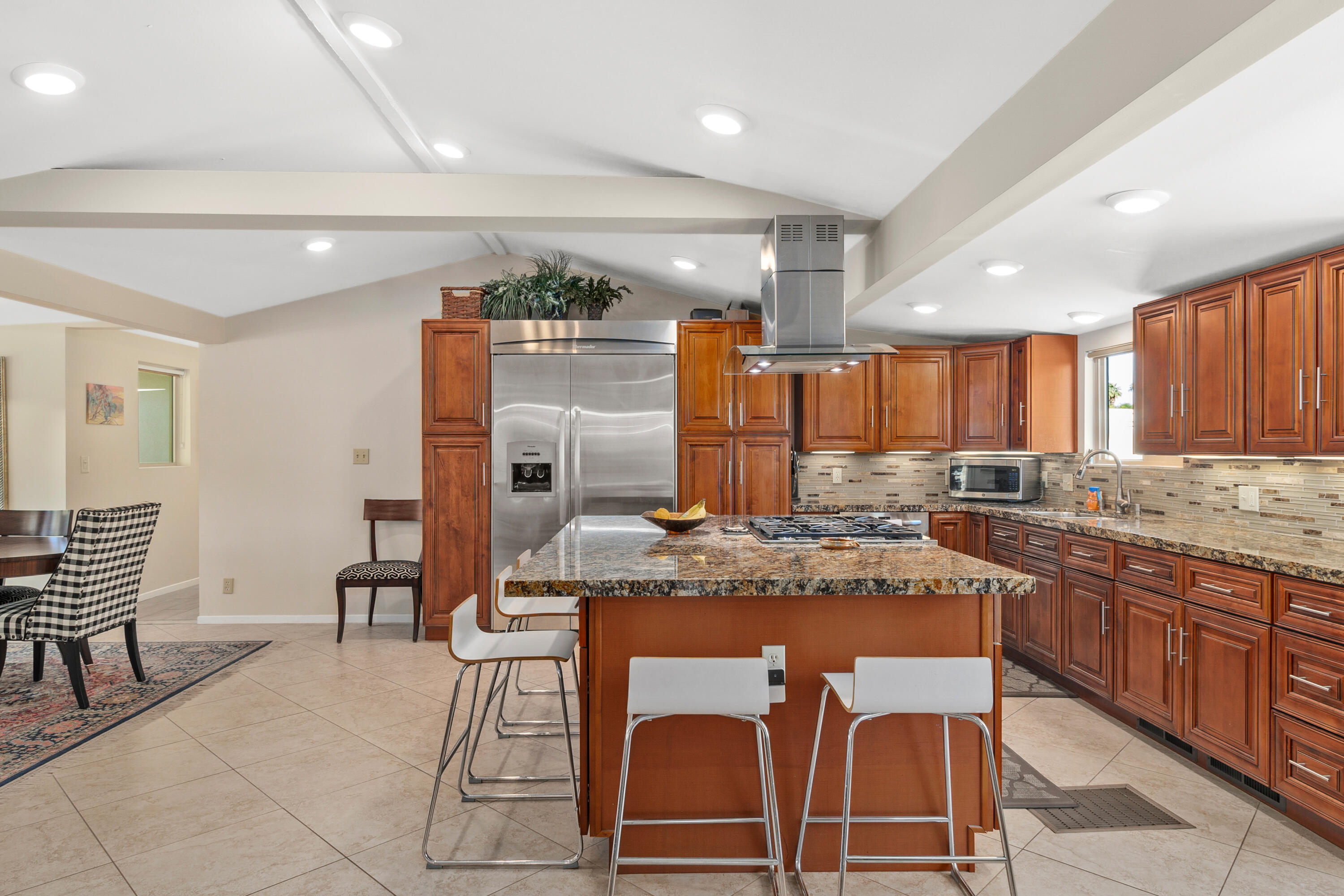70801 Fairway Drive Rancho Mirage, CA 92270 - Photo 16 of 48 a kitchen with cabinets and chairs