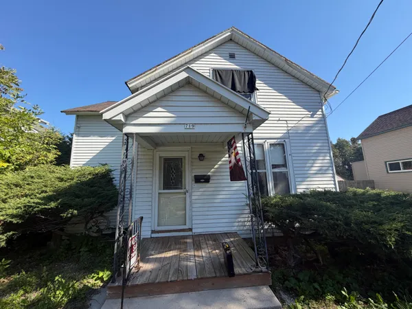 $154,500 | 719 South 22nd Street, Manitowoc, WI 54220