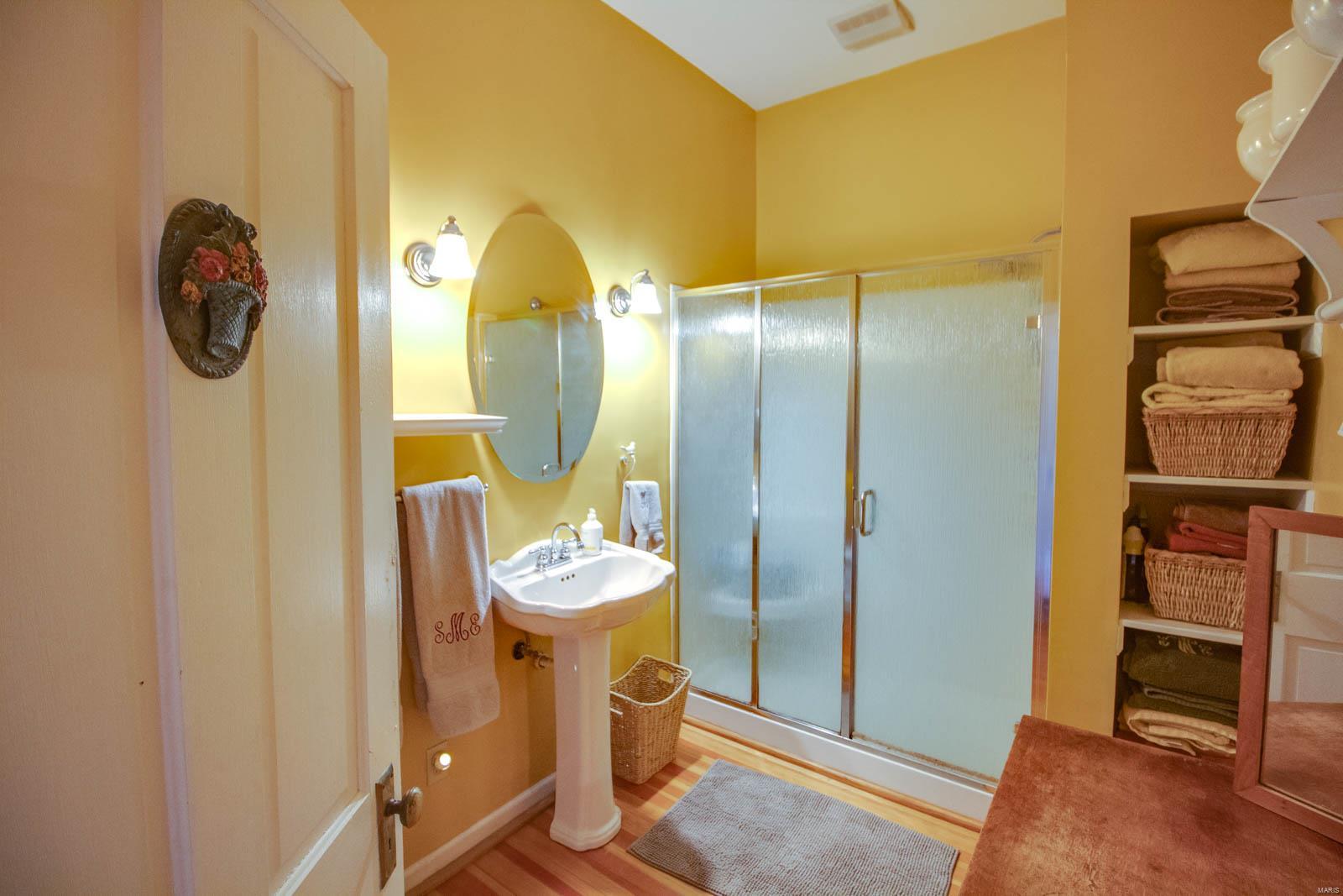 611 Division Street Alton, IL 62002 - Photo 14 of 59 Gallery Image 14