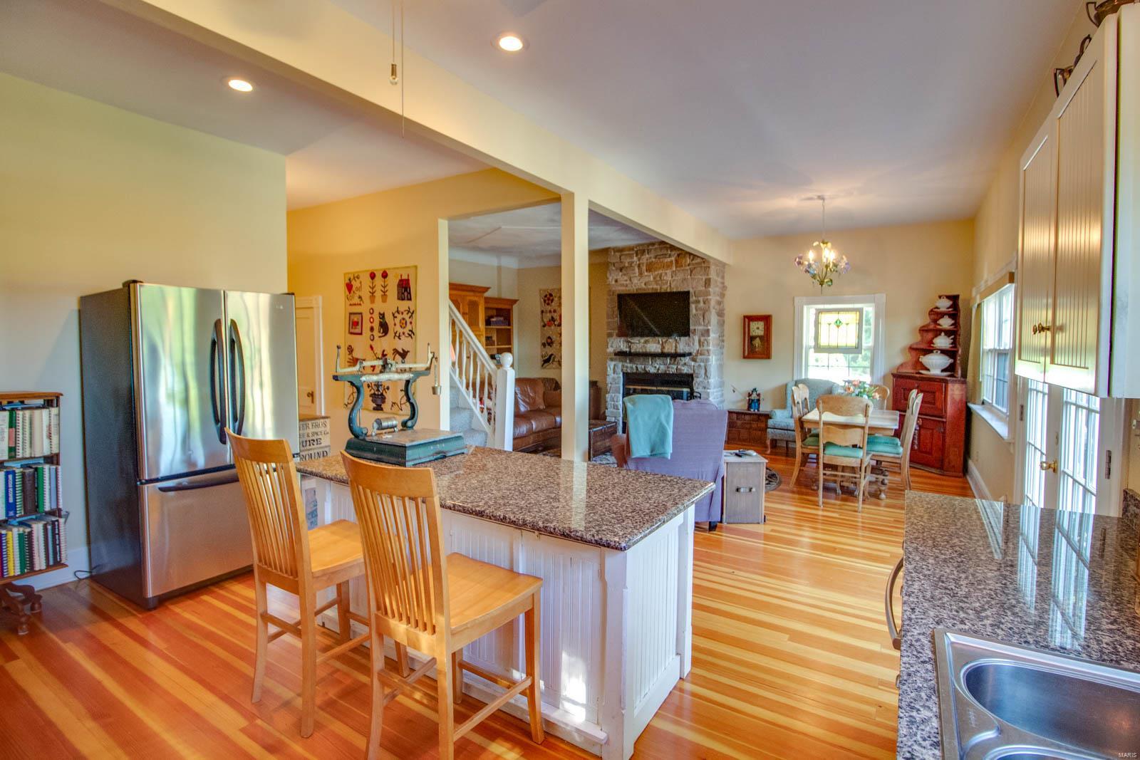 611 Division Street Alton, IL 62002 - Photo 20 of 59 Gallery Image 20