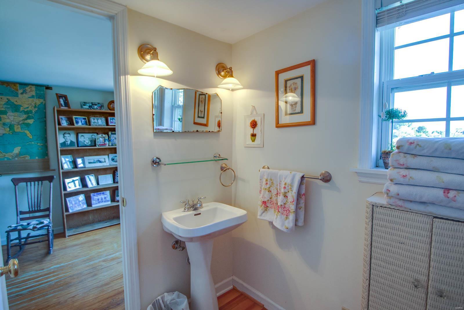 611 Division Street Alton, IL 62002 - Photo 27 of 59 Gallery Image 27