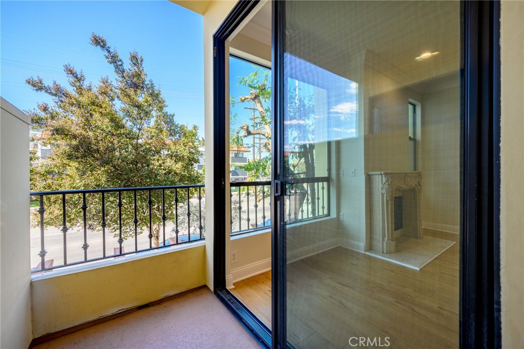 6938 Laurel Canyon Boulevard, Unit 101 North Hollywood, CA 91605 - Photo 9 of 32 a view of an entryway
