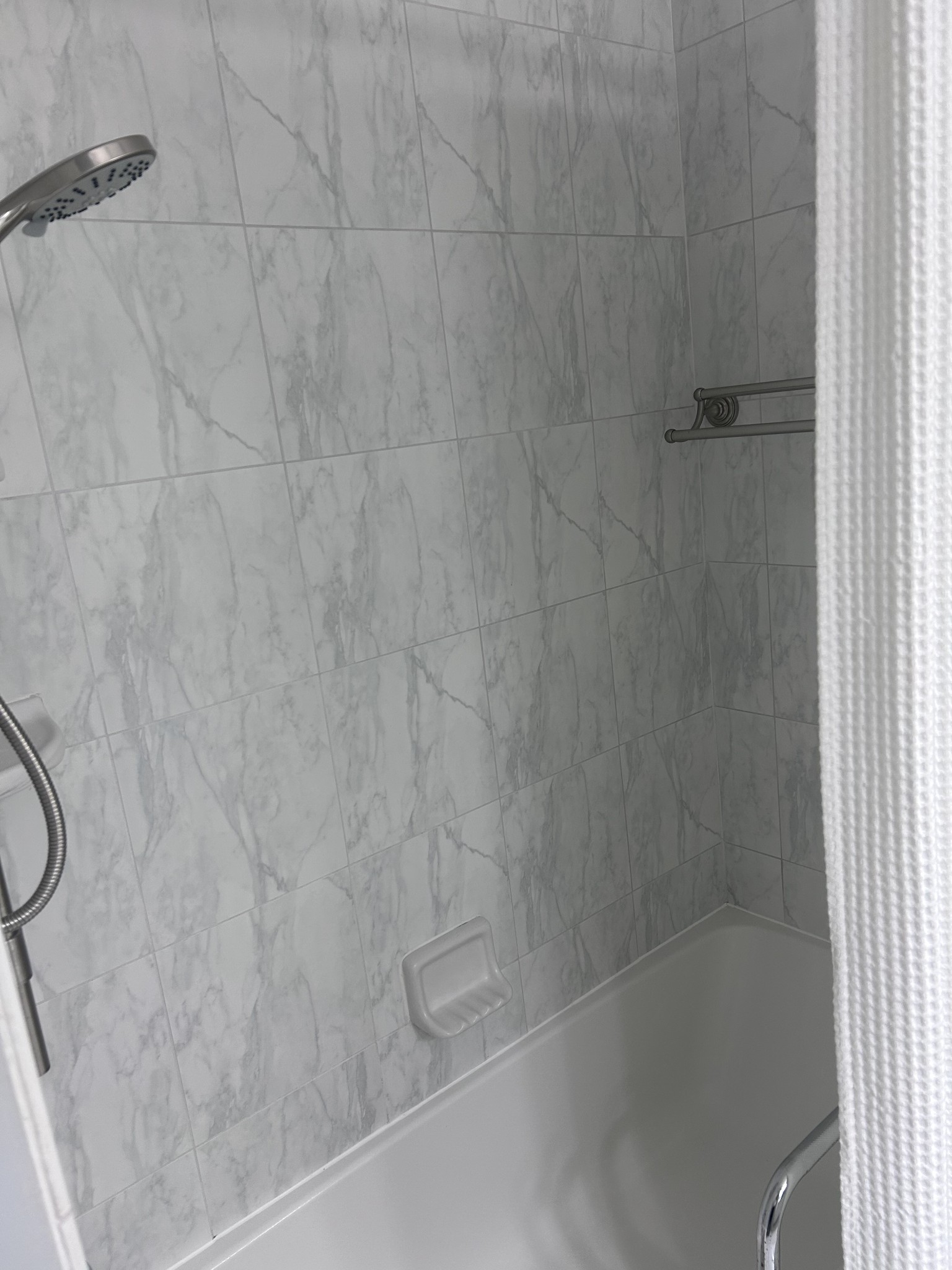 1900 Richard Jones Road, Unit D2 Nashville, TN 37215 - Photo 6 of 7 a close up of a bathtub