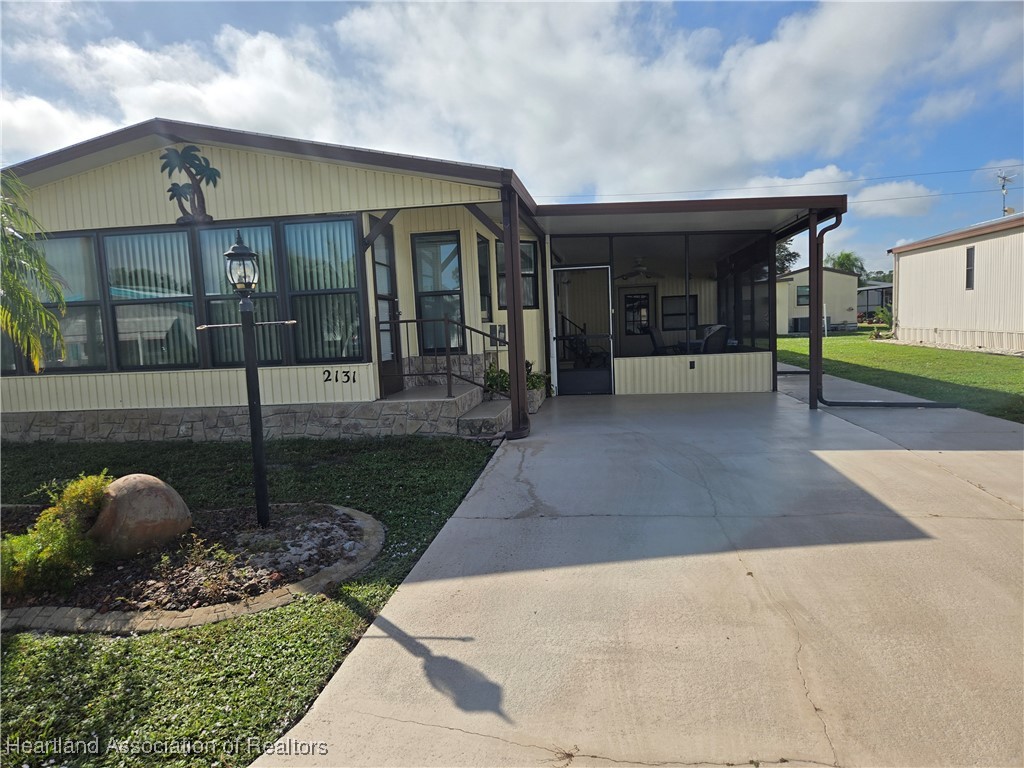 2131 Fiesta Way Sebring, FL 33872 - Photo 3 of 34
