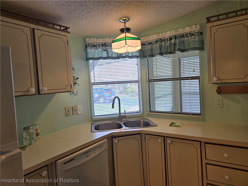 2131 Fiesta Way Sebring, FL 33872 - Photo 7 of 34