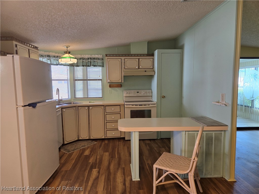 2131 Fiesta Way Sebring, FL 33872 - Photo 9 of 34