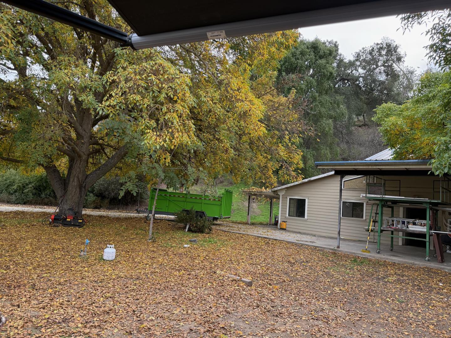 13160 Cienega Road Hollister, CA 95023 - Photo 13 of 25 a backyard of a house with entertaining space