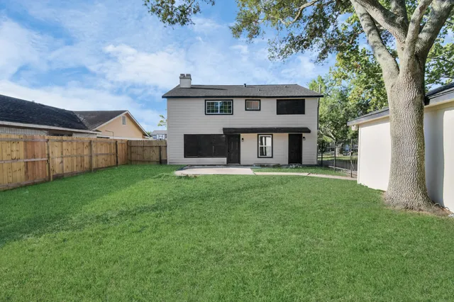 a view of a backyard with green space