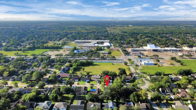 $2,000 | 7022 Castleview Lane, Houston, TX 77489