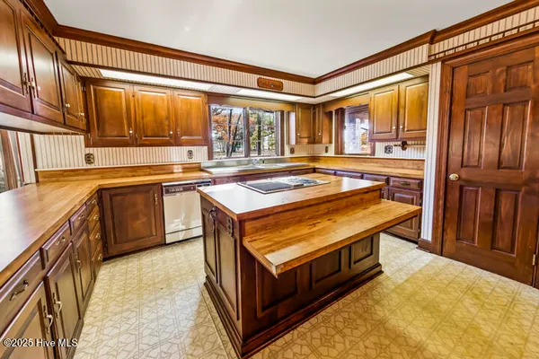 $641,400 | 759 Country Club Drive West, Minnesott Beach, NC 28510