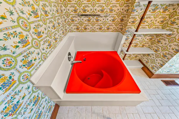 $641,400 | 759 Country Club Drive West, Minnesott Beach, NC 28510