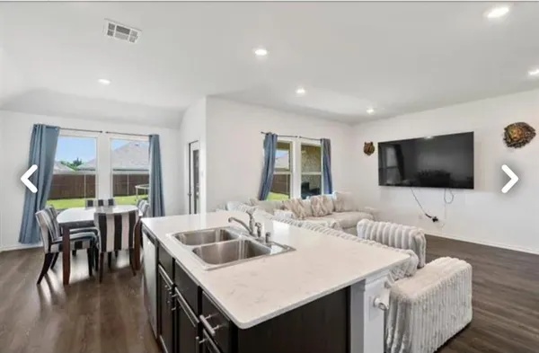 $2,100 | 1111 Fairbanks Drive, Ennis, TX 75119