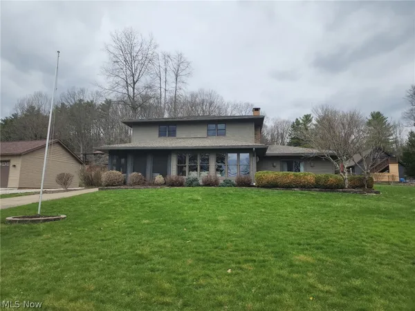 $469,900 | 9201 North Shore Drive Northeast, Mineral City, OH 44656