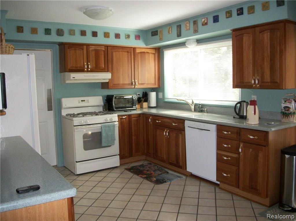 36125 Fredericksburg Road Farmington Hills, MI 48331 - Photo 25 of 63
