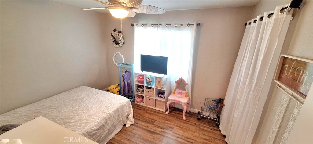 14822 Crofton Lane Helendale, CA 92342 - Photo 23 of 33 a bedroom with a bed and a window