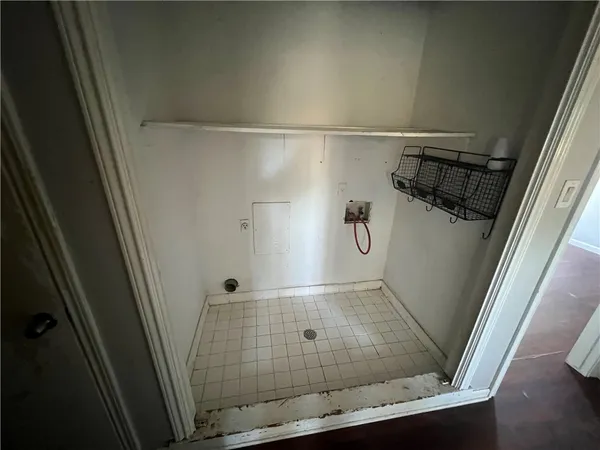 a view of walk in closet