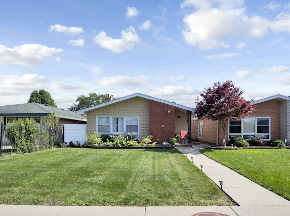 4339 West 83rd Street Chicago, IL 60652 - Photo 2 of 27